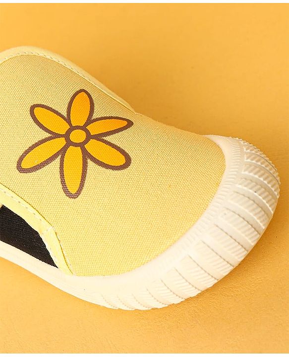 Cute Walk by Babyhug Velcro Closure Casual Shoes with Floral Print - Yellow