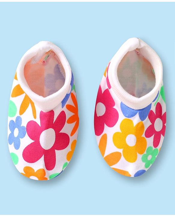 Babyhug 100% Cotton Interlock Knit Cap Mittens & Booties Set With Floral Print White - Diameter 15 cm