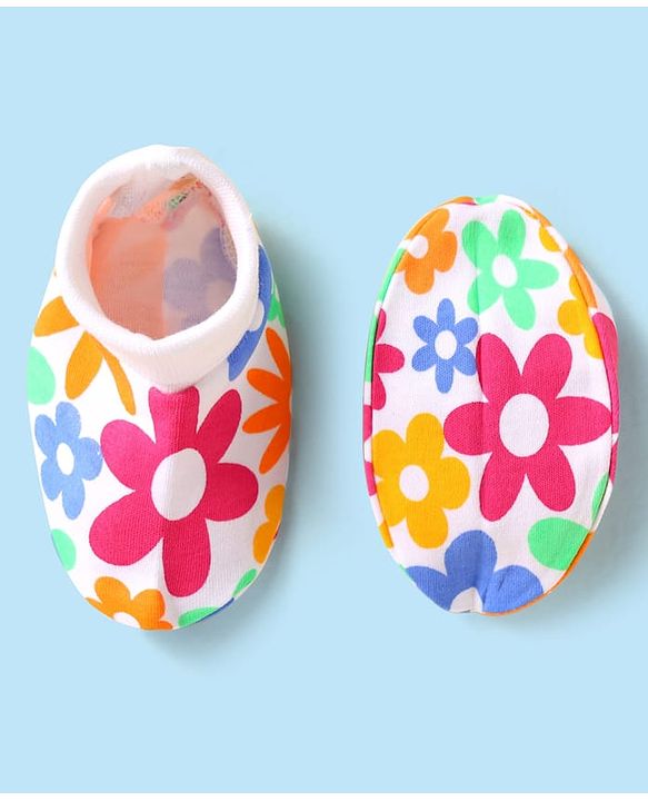 Babyhug 100% Cotton Interlock Knit Cap Mittens & Booties Set With Floral Print White - Diameter 15 cm