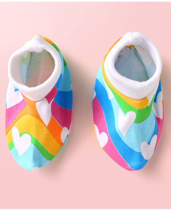 Babyhug 100% Cotton Interlock Knit Cap Mittens & Booties Set with Heart Print & Color Block Design Multicolor - Diameter 14 cm