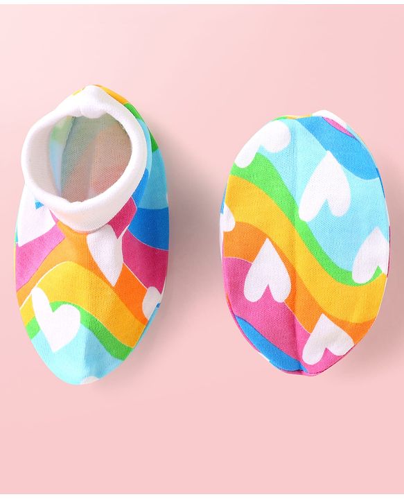 Babyhug 100% Cotton Interlock Knit Cap Mittens & Booties Set with Heart Print & Color Block Design Multicolor - Diameter 14 cm