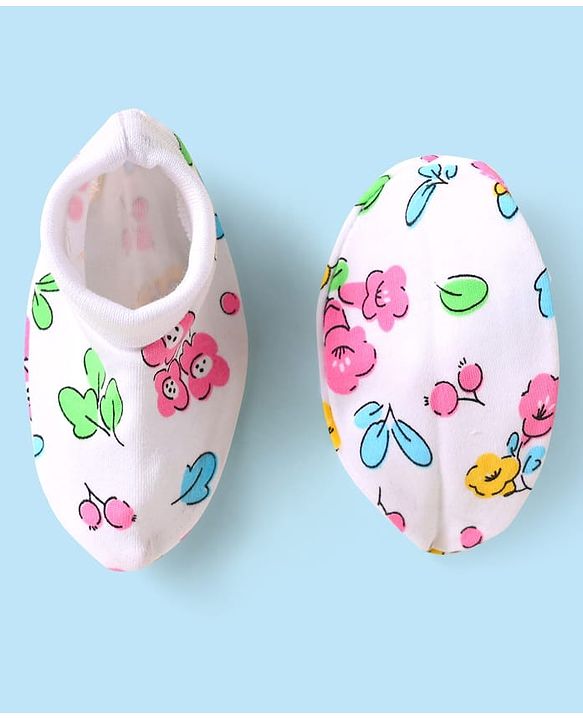 Babyhug 100% Cotton Interlock Knit Cap Mittens & Booties Set With Floral Print White - Diameter 16 cm