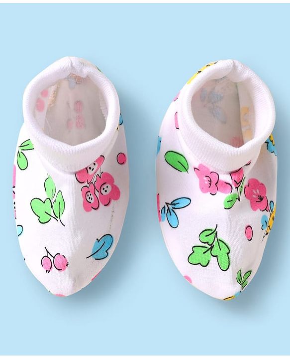 Babyhug 100% Cotton Interlock Knit Cap Mittens & Booties Set With Floral Print White - Diameter 16 cm