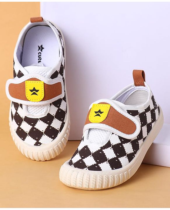 Cute Walk by Babyhug Casual Shoes with Velcro Closure & Checks Design - Brown