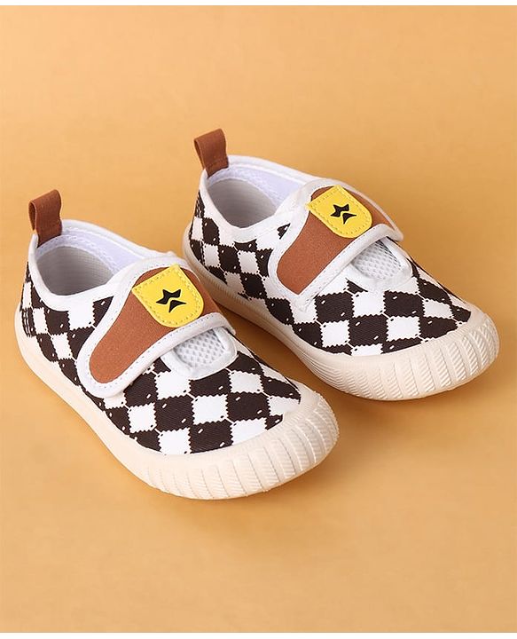 Cute Walk by Babyhug Casual Shoes with Velcro Closure & Checks Design - Brown