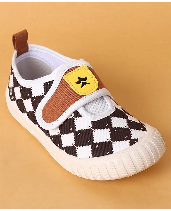 Cute Walk by Babyhug Casual Shoes with Velcro Closure & Checks Design - Brown