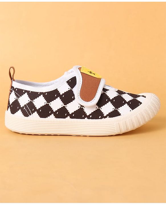 Cute Walk by Babyhug Casual Shoes with Velcro Closure & Checks Design - Brown
