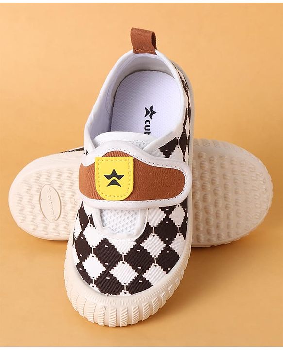 Cute Walk by Babyhug Casual Shoes with Velcro Closure & Checks Design - Brown