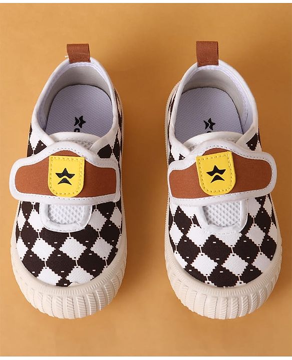 Cute Walk by Babyhug Casual Shoes with Velcro Closure & Checks Design - Brown
