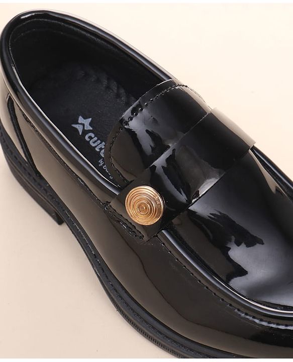 Cute Walk by Babyhug Loafers with Applique - Black