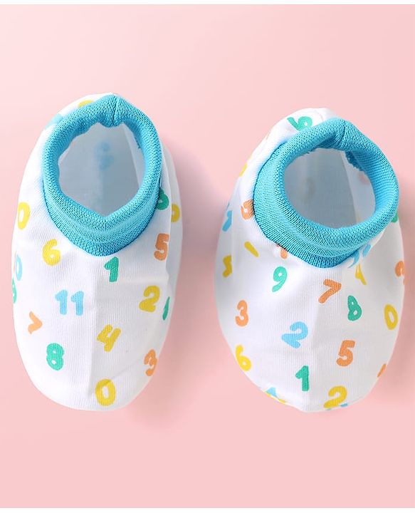 Babyhug 100% Cotton Cap Mittens & Booties With Numbers Print Light Blue - Diameter 10.5 cm