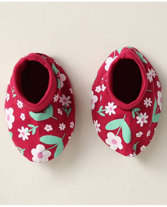 Babyhug 100% Cotton Cap Mittens And Booties Floral Printed Maroon - Diameter 12 cm