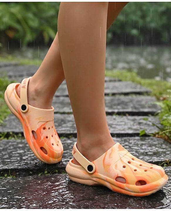 Pine Kids Back Strap Closure Clogs With Marble Print - Orange
