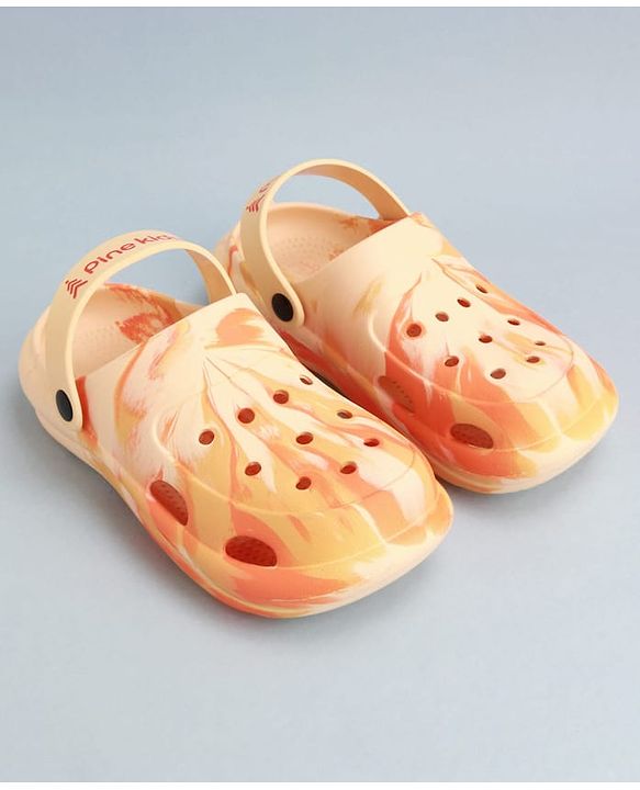 Pine Kids Back Strap Closure Clogs With Marble Print - Orange