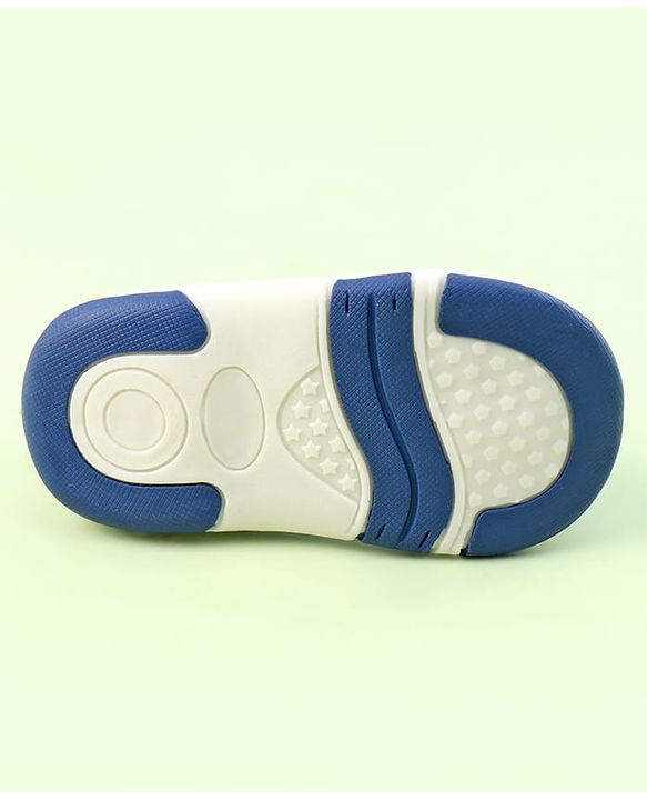 Cute Walk by Babyhug Sandals with Velcro Closure & Yatch Applique - Blue