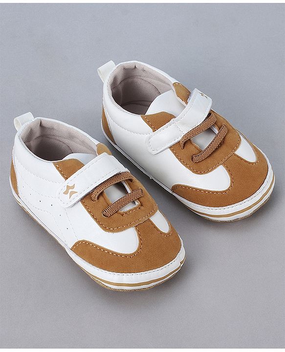 Cute Walk by Babyhug Velcro Closure Booties - Brown