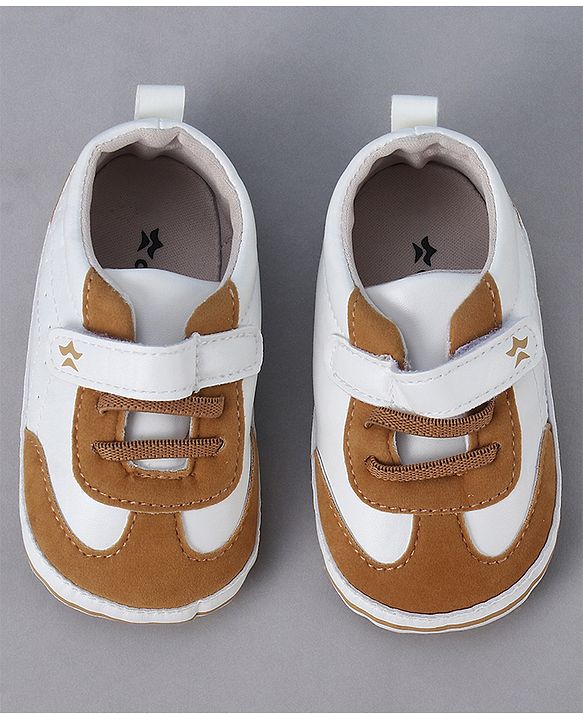 Cute Walk by Babyhug Velcro Closure Booties - Brown