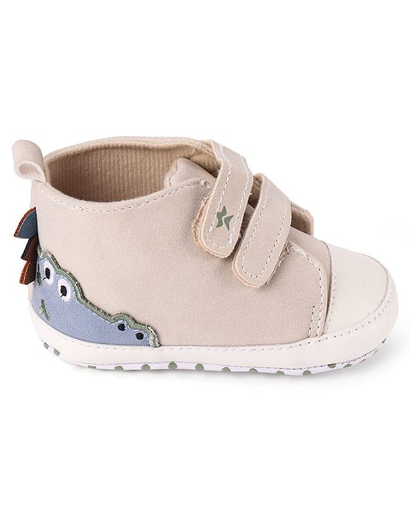 Cute Walk by Babyhug Velcro Closure Booties with Crocodile Applique - White