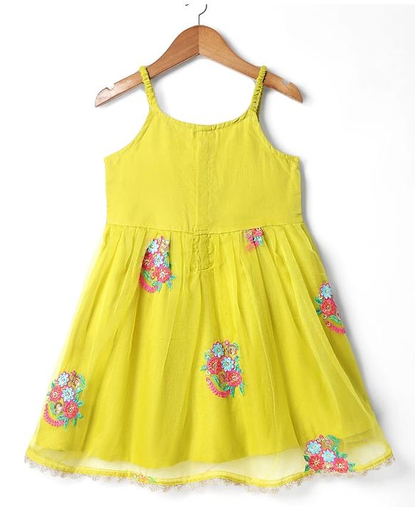 Pine Kids Woven Sleeveless Kurta Salwar Set With Floral Embroidery & Dupatta - Lime Green