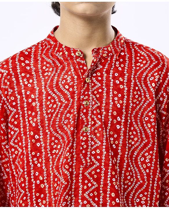 Pine Kids Woven Mandarin Collar Full Sleeves Kurta Pyjama Set With Bandhani Print - Red