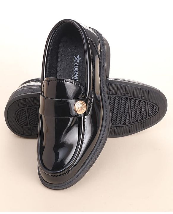 Cute Walk by Babyhug Loafers with Applique - Black