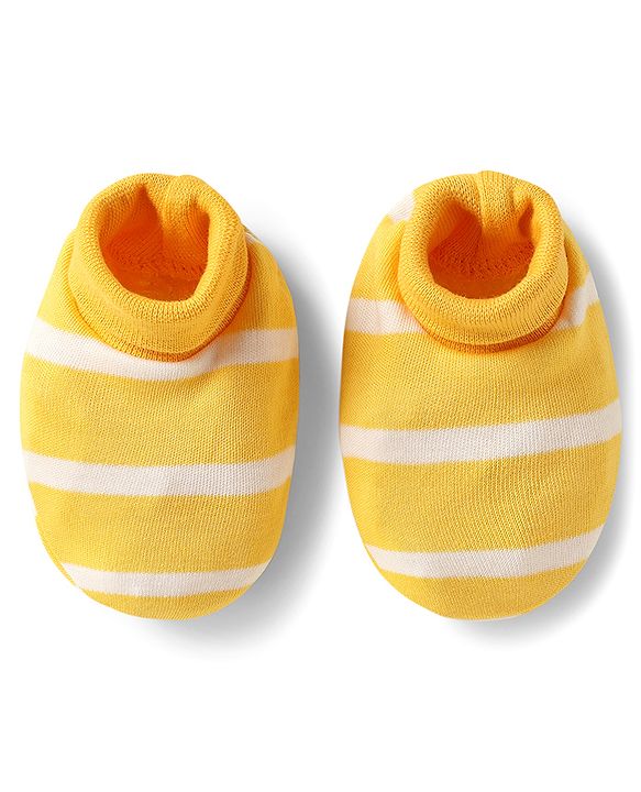 Babyhug 100% Cotton Full Sleeves Animal Printed Onesies With Striped Leggings Cap Mittens & Booties Set -