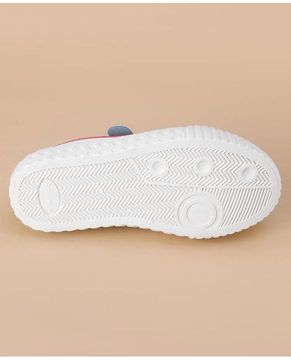 Cute Walk by Babyhug Velcro Closure Casual Shoes - White