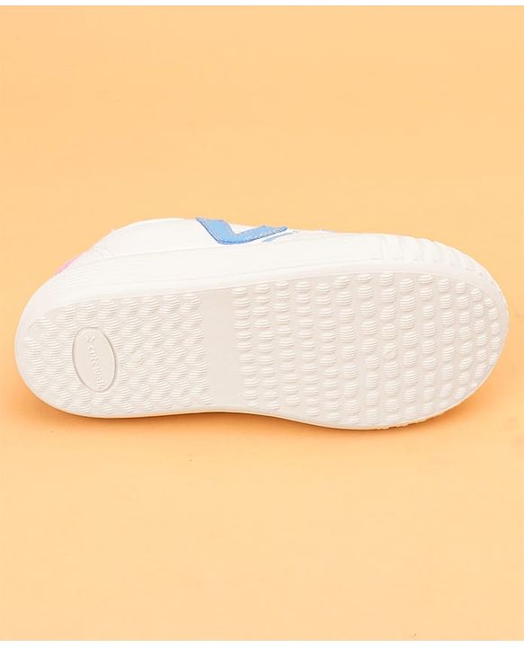 Cute Walk by Babyhug Lace Closure Solid Casual Shoes - White