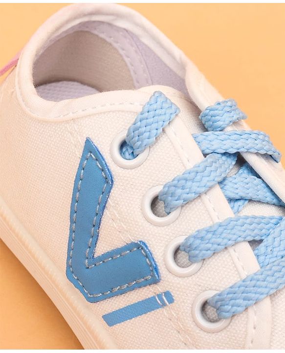 Cute Walk by Babyhug Lace Closure Solid Casual Shoes - White