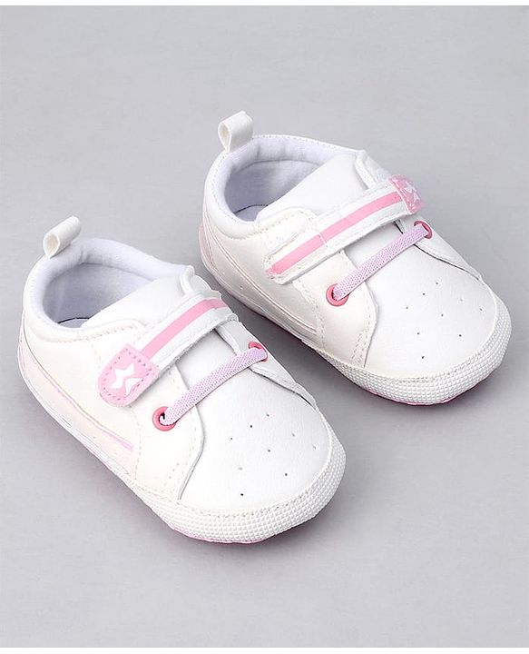 Cute Walk by Babyhug Solid Booties with Velcro Closure - White & Pink