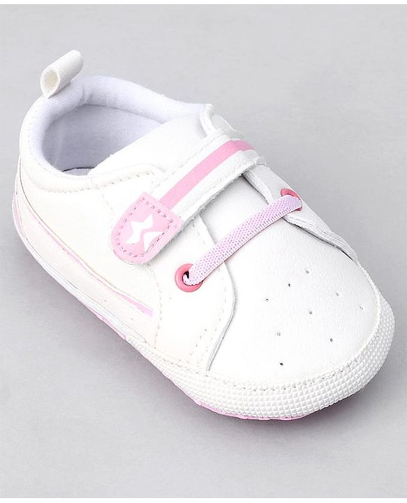 Cute Walk by Babyhug Solid Booties with Velcro Closure - White & Pink
