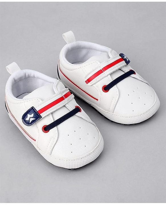 Cute Walk by Babyhug Solid Booties with Velcro Closure - White & Pink