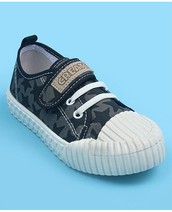 Pine Kids Velcro Closure Casual Shoes With Star Print - Black
