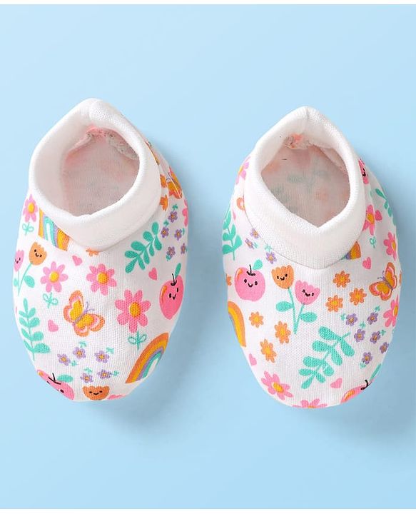 Babyhug 100% Cotton Interlock Knit Cap Mittens Booties With Floral Print White - Diameter 9 cm