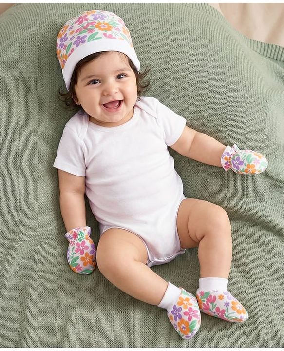 Babyhug 100% Cotton Interlock Knit Cap Mittens Booties With Floral Print White - Diameter 9 cm