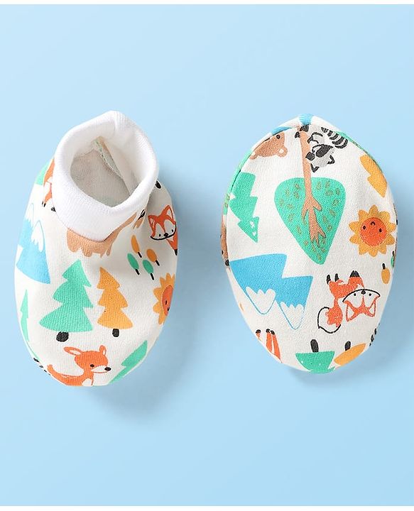 Babyhug 100% Cotton Interlock Knit Cap Mittens & Booties Set With Animal Print White - Diameter 9 cm