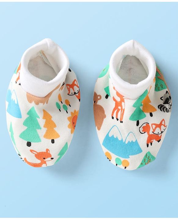 Babyhug 100% Cotton Interlock Knit Cap Mittens & Booties Set With Animal Print White - Diameter 9 cm