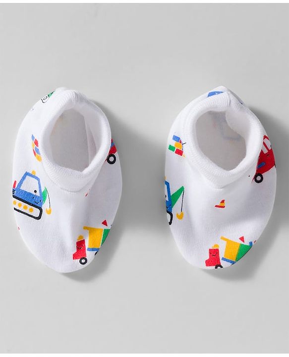 Babyhug 100% Cotton Interlock Knit Cap Mittens & Booties Set With Vehicle Print White - Diameter 9 cm