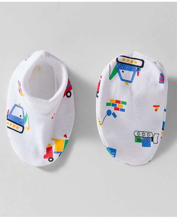 Babyhug 100% Cotton Interlock Knit Cap Mittens & Booties Set With Vehicle Print White - Diameter 9 cm
