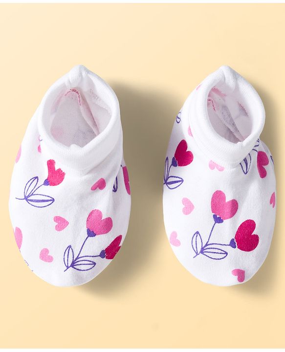 Babyhug 100% Cotton Interlock Knit Cap Mittens & Booties Set With Heart Print White - Diameter 9 cm