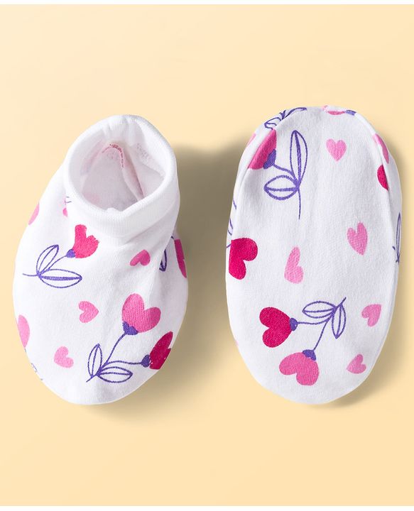 Babyhug 100% Cotton Interlock Knit Cap Mittens & Booties Set With Heart Print White - Diameter 9 cm