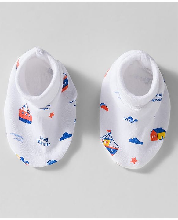 Babyhug 100% Cotton Knit Cap Mittens & Booties With Boat Print White - Diameter 9 cm
