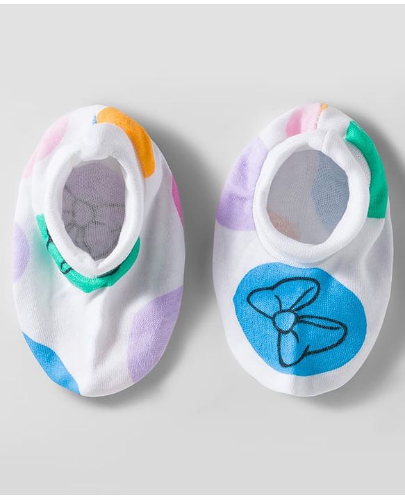 Babyhug Disney Interlock Knit Cap Mittens & Booties With Minnie Mouse Graphics White - Diameter 10 cm