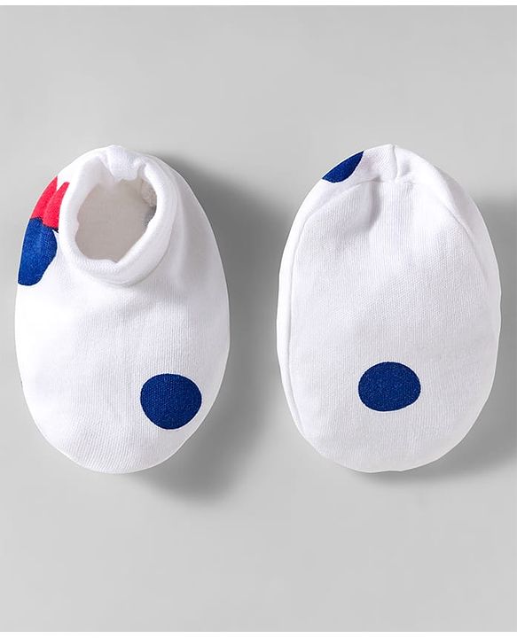 Babyhug Disney Interlock Knit Cap Mittens & Booties With Minnie Mouse Print White - Diameter 10 cm