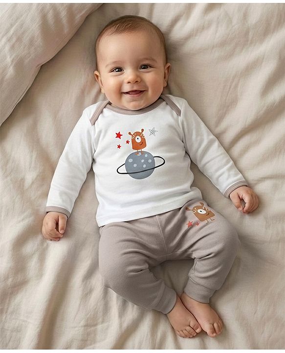 Babyhug Premium 100 % Cotton New Born Clothing Gift Set Sea Breeze Theme Blue - Pack of 8| Full Sleeve Set| Onesie| Cap Bibs Mitten & Booties| Essential Clothing for 0 to 6 months