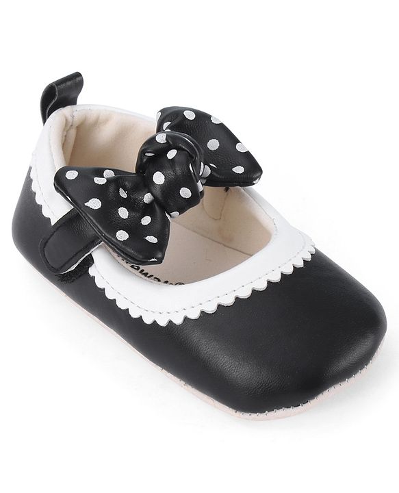 Cute Walk by Babyhug Booties with Velcro Closure & Bow Applique - Black