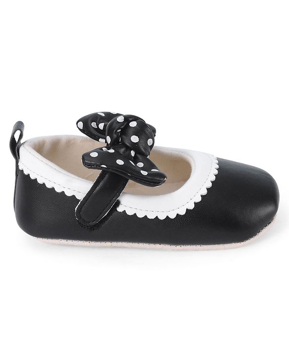 Cute Walk by Babyhug Booties with Velcro Closure & Bow Applique - Black