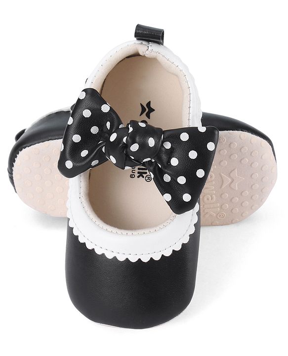 Cute Walk by Babyhug Booties with Velcro Closure & Bow Applique - Black