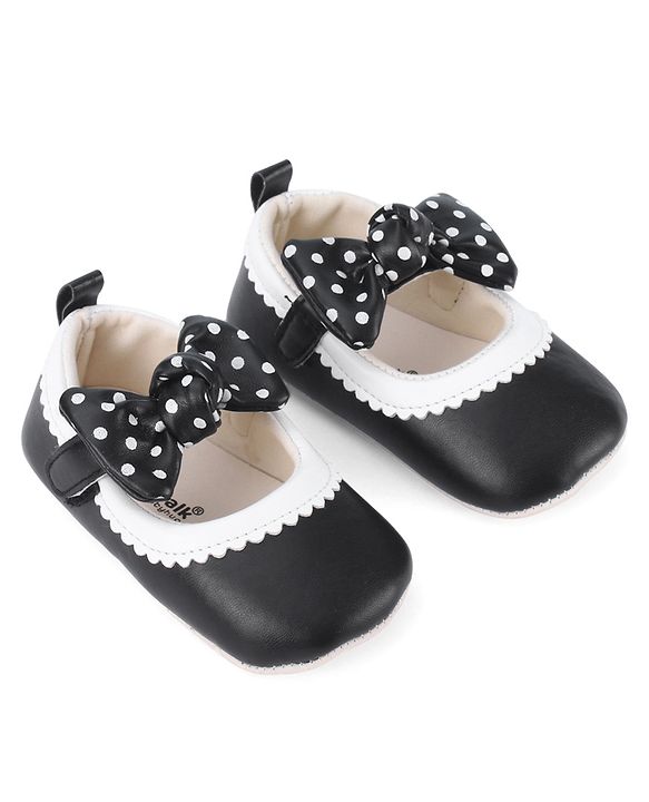 Cute Walk by Babyhug Booties with Velcro Closure & Bow Applique - Black