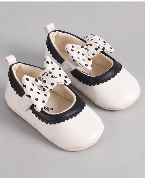 Cute Walk by Babyhug Booties with Velcro Closure & Bow Applique - Black
